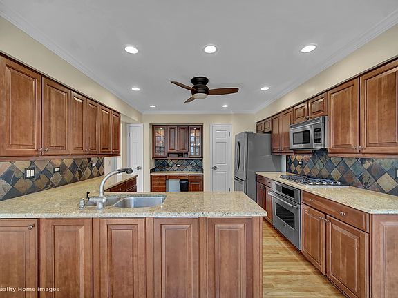 4th image of 407 W Foxdale Ln