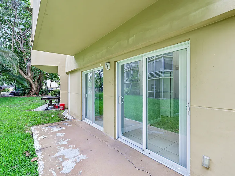 The Oaks Condominium — Photo 43