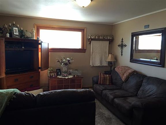 4th image of 604 3rd Ave NW