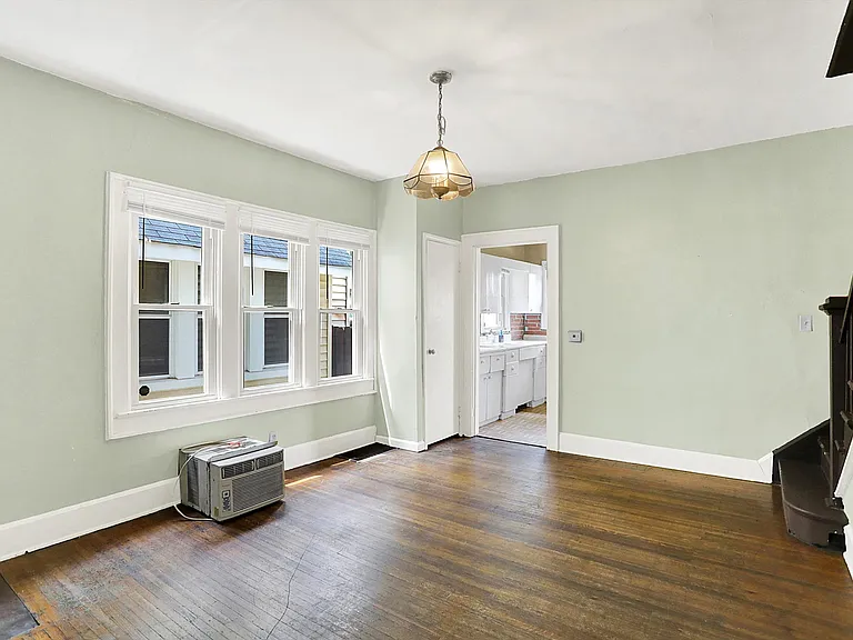 626 N Riley Ave — Photo 9