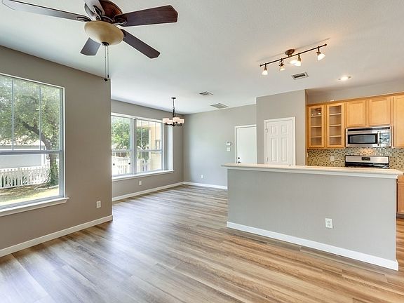 5th image of 901 Truman Ln