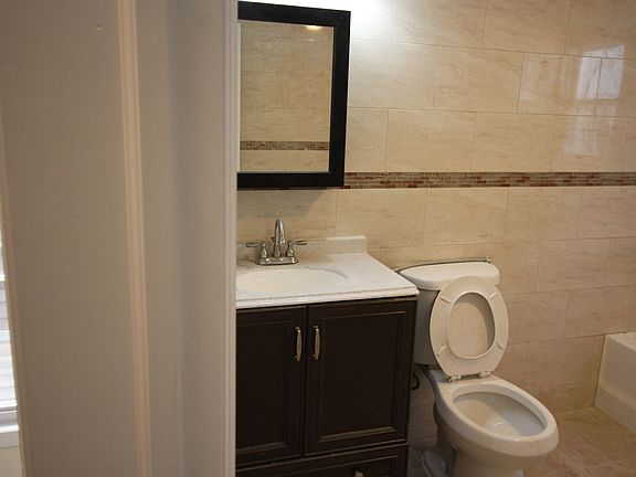 4th image of 11327 208th St