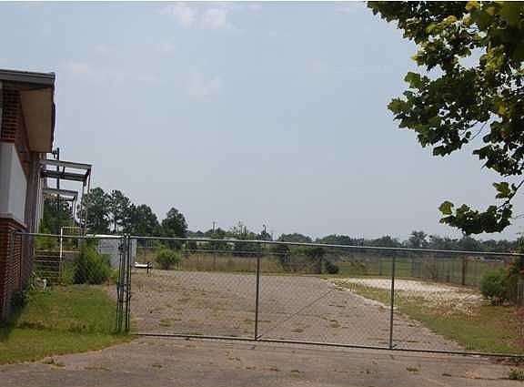 4th image of 1810 Barrancas Ave