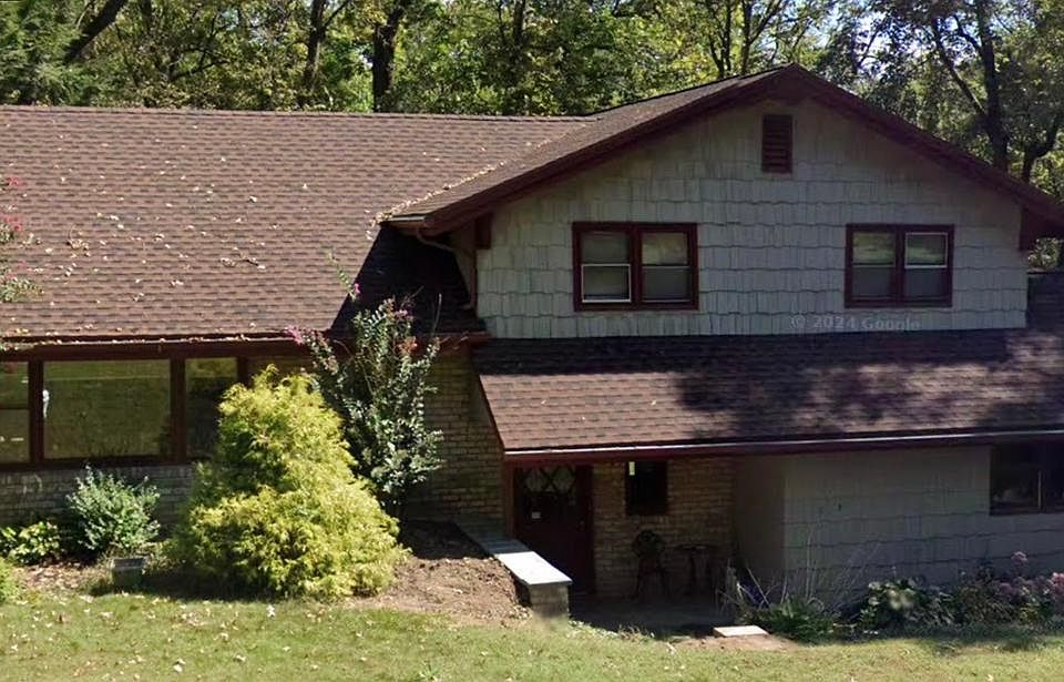 1st image of 325 Conestoga Blvd