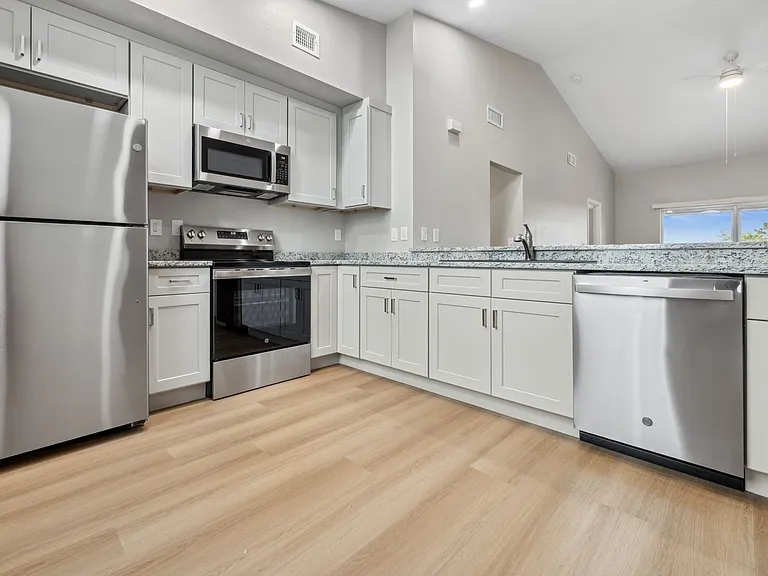 1350 Rio De Janeiro Ave — Photo 5