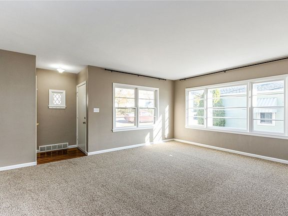 4th image of 1034 Yale Ave