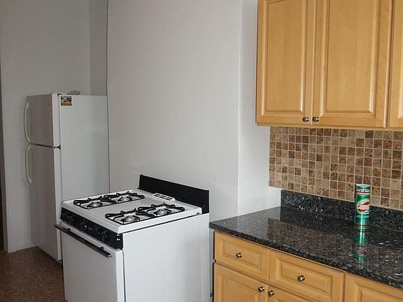 3rd image of 213 Irving Ave APT 3L