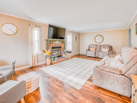 3rd image of 1215 Heatherstone Dr