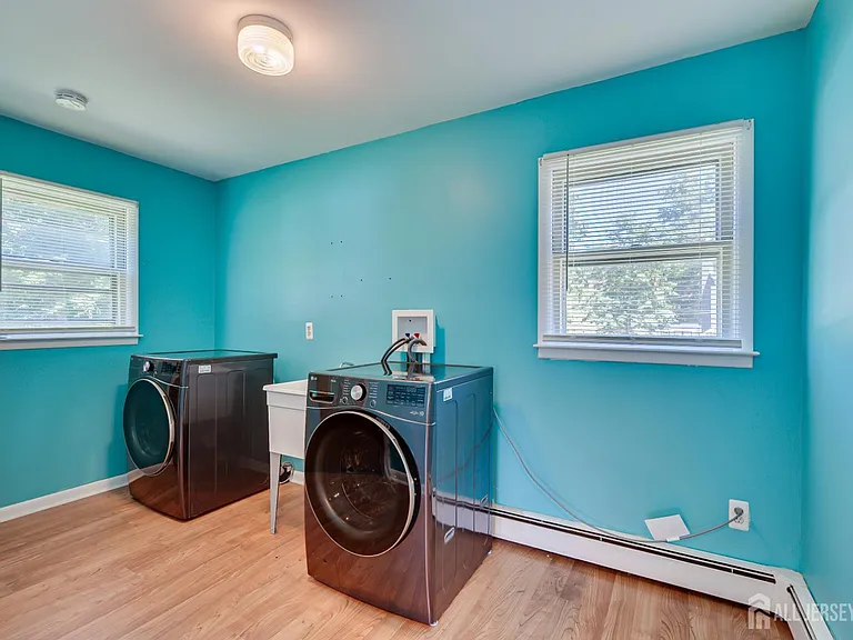 10 Jeff St — Photo 17