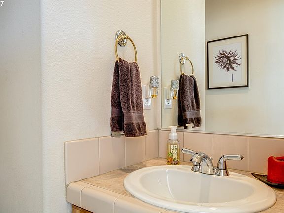 3rd image of 713 SE 11th Way