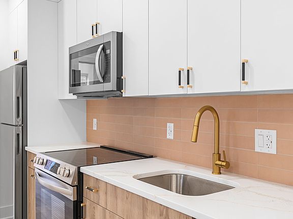 3rd image of 6049 Elmwood Ave #3