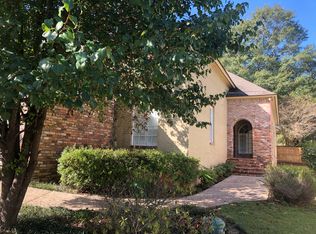 13 Golf Club Rd, Hattiesburg, MS 39402