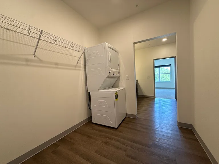 The Leo at the Hub Apartments — Photo 39