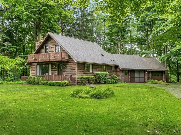 11507 Bonnie Lake Dr, Alden, NY 14004