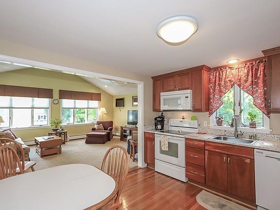 4th image of 18 Bates Park Ave