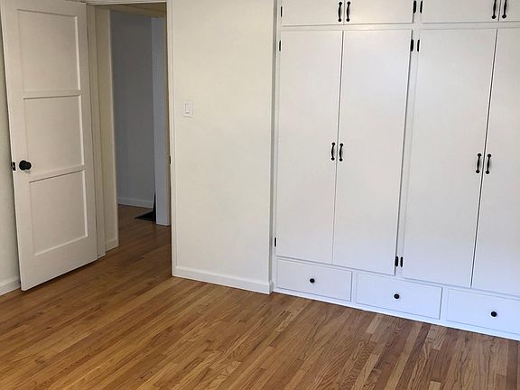 5th image of 143 N Beachwood Dr APT B