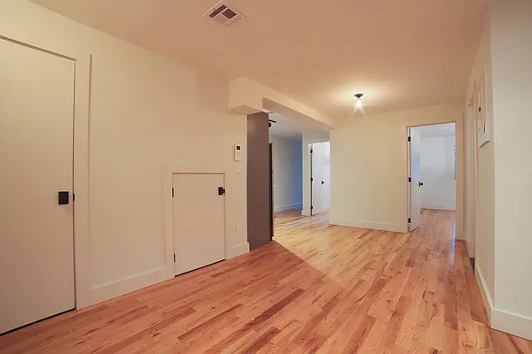 Rented by Evergreen Apartments BK | media 32