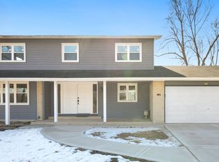 99 Essex Rd, Elk Grove Village, IL