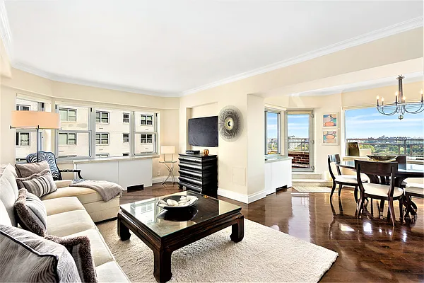 Sold by Compass | media 1