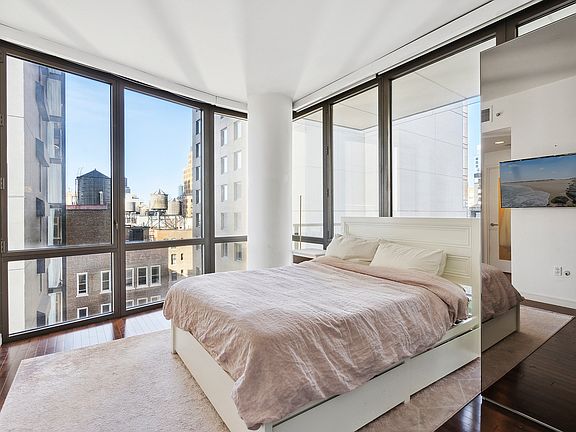 4th image of 101 W 24th St APT 17A
