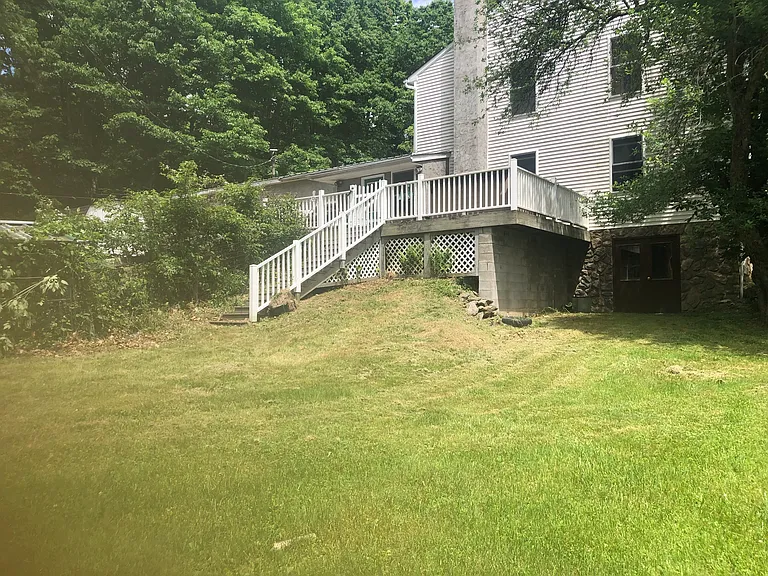 1059 Carter Rd — Photo 2