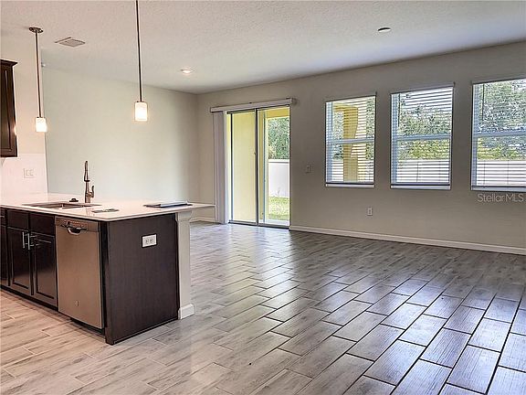 4th image of 10040 Red Eagle Dr