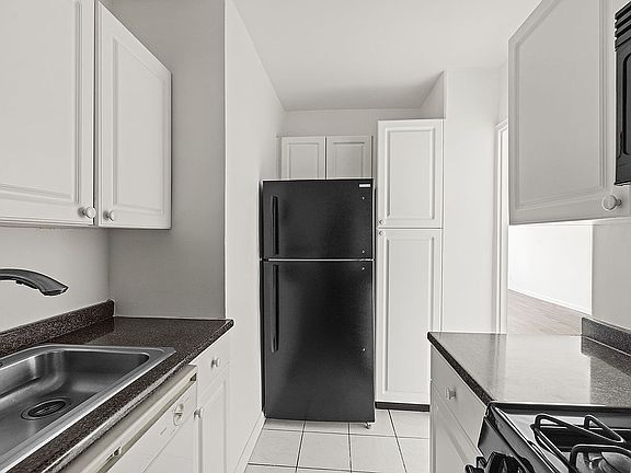 5th image of 111 3rd Ave APT 4E