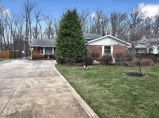 6022 Dorothy Dr, North Olmsted, OH 44070