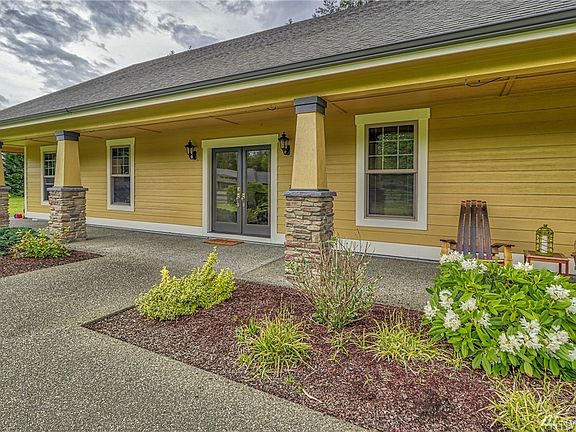 2nd image of 5543 Meadowood Ln NE