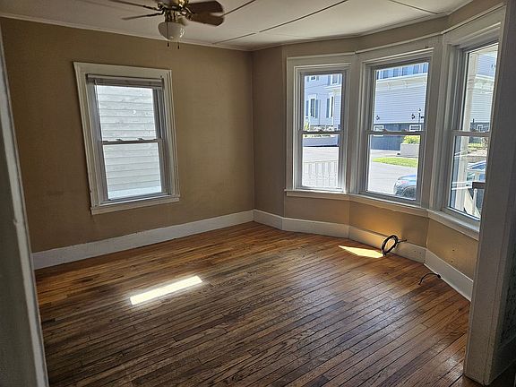 3rd image of 511 Jay St