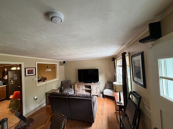 5th image of 193 Svenson Ave