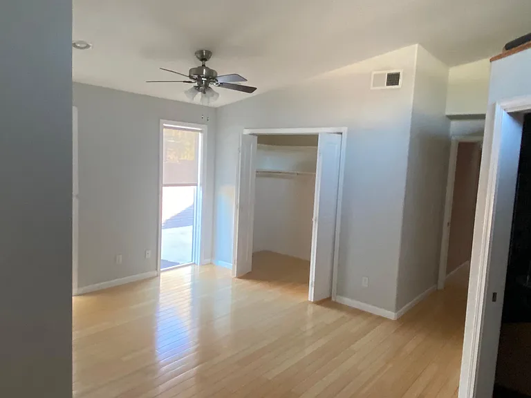 205 E John St — Photo 7