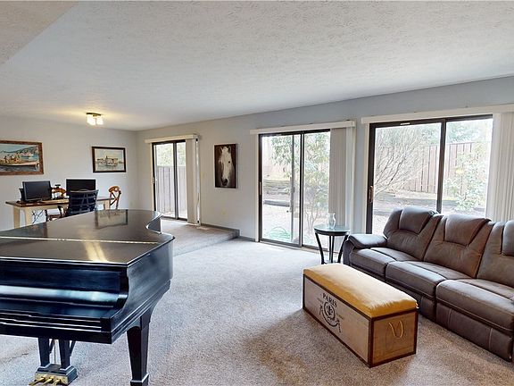 5th image of 1939 Pine Dr