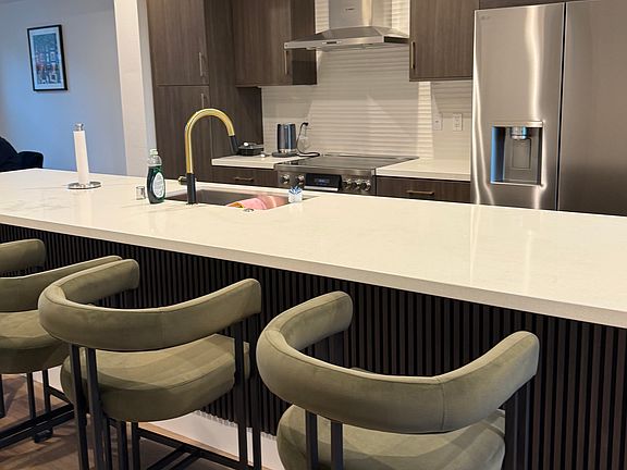 Kitchen/kitchen island