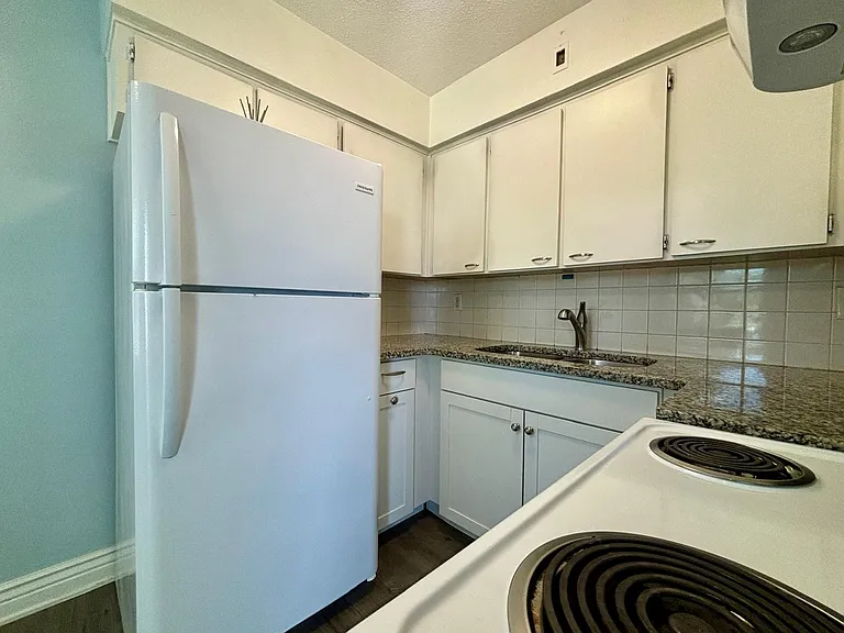 105 S Spring Blvd — Photo 5
