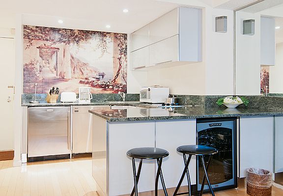 3rd image of 150 W 51st St APT 1905