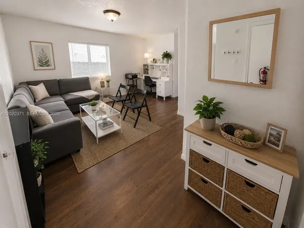 300 NW 84th Ter #300, Miami, FL 33150