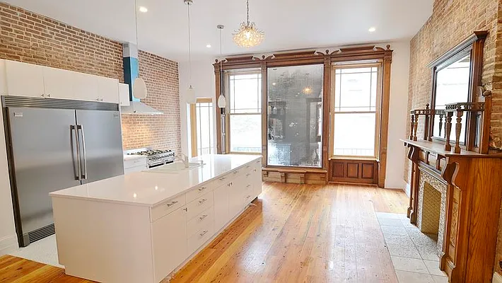 Rented by Park Property Advisors | media 37