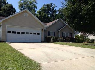 572 Orchard Ridge Ln, Greensboro, NC 27455