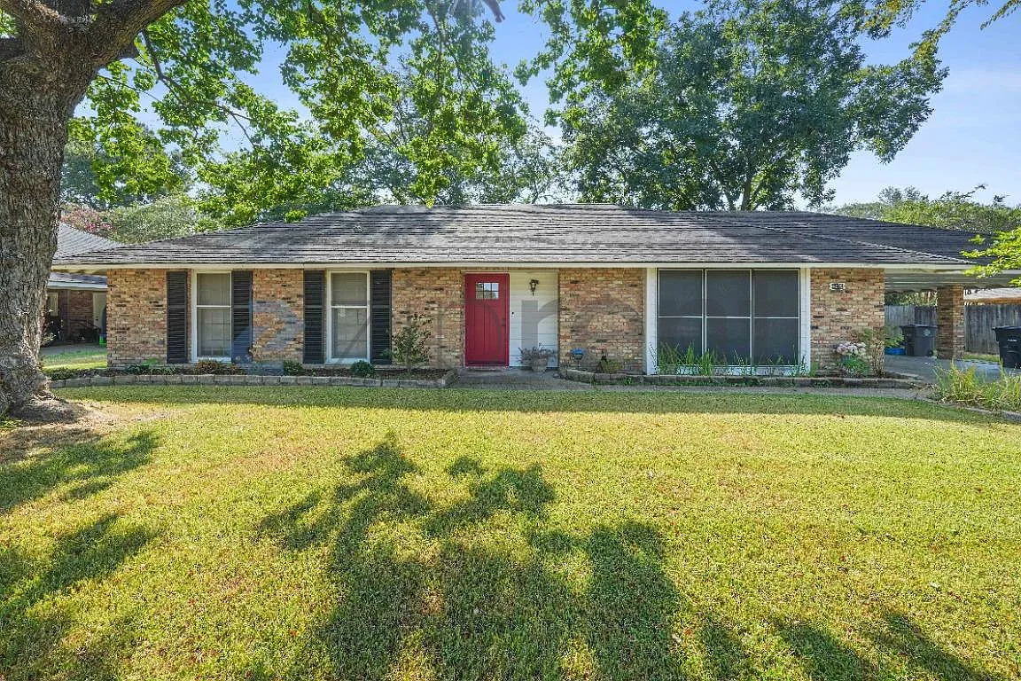 3 bed, 2450 sqft, $2,600 — Photo 1