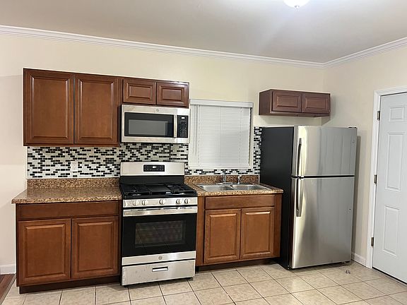 2nd image of 62 Bissell St #2