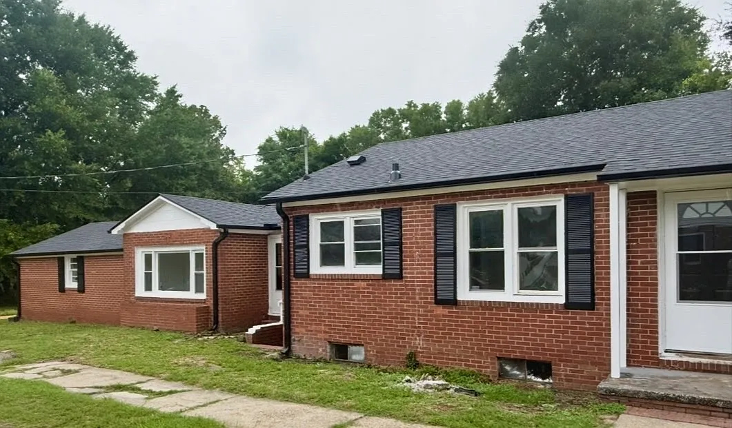 3 bed, 1.5 bath, 2040 sqft, $2,295 — Photo 1