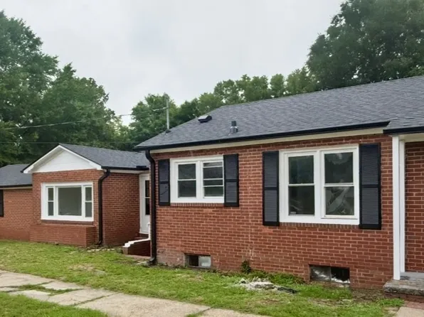 1009 W New Hampshire Ave, Southern Pines, NC 28387