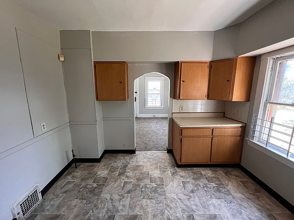 5th image of 9617 Stoughton Ave #1
