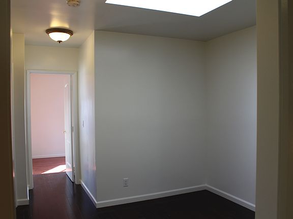 5th image of 15918 Wyandotte St