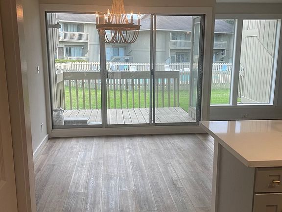 5th image of 1057 Seacliff Dr N #1057
