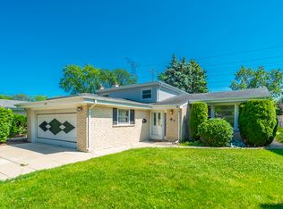 637 W Millers Rd, Des Plaines, IL 60016