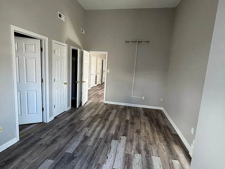 320-322 E High St — Photo 8