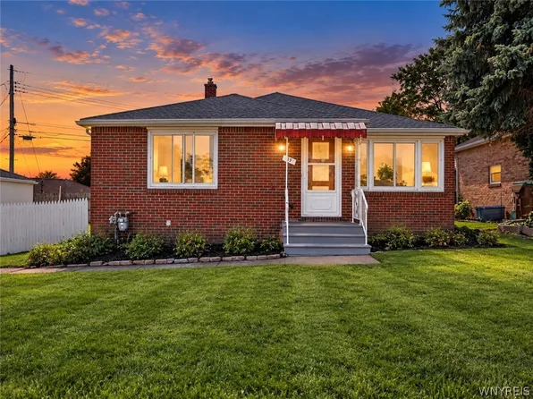 39 Parkview Ter, Cheektowaga, NY 14225