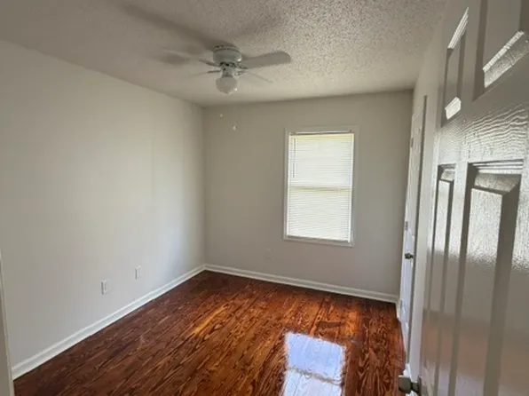 525 E Hall St, Savannah, GA 31401